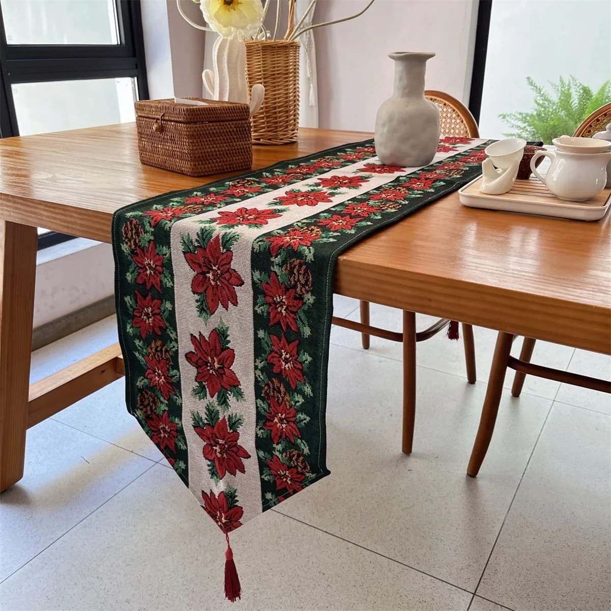 Chemin de table de Noël rouge à fleurs