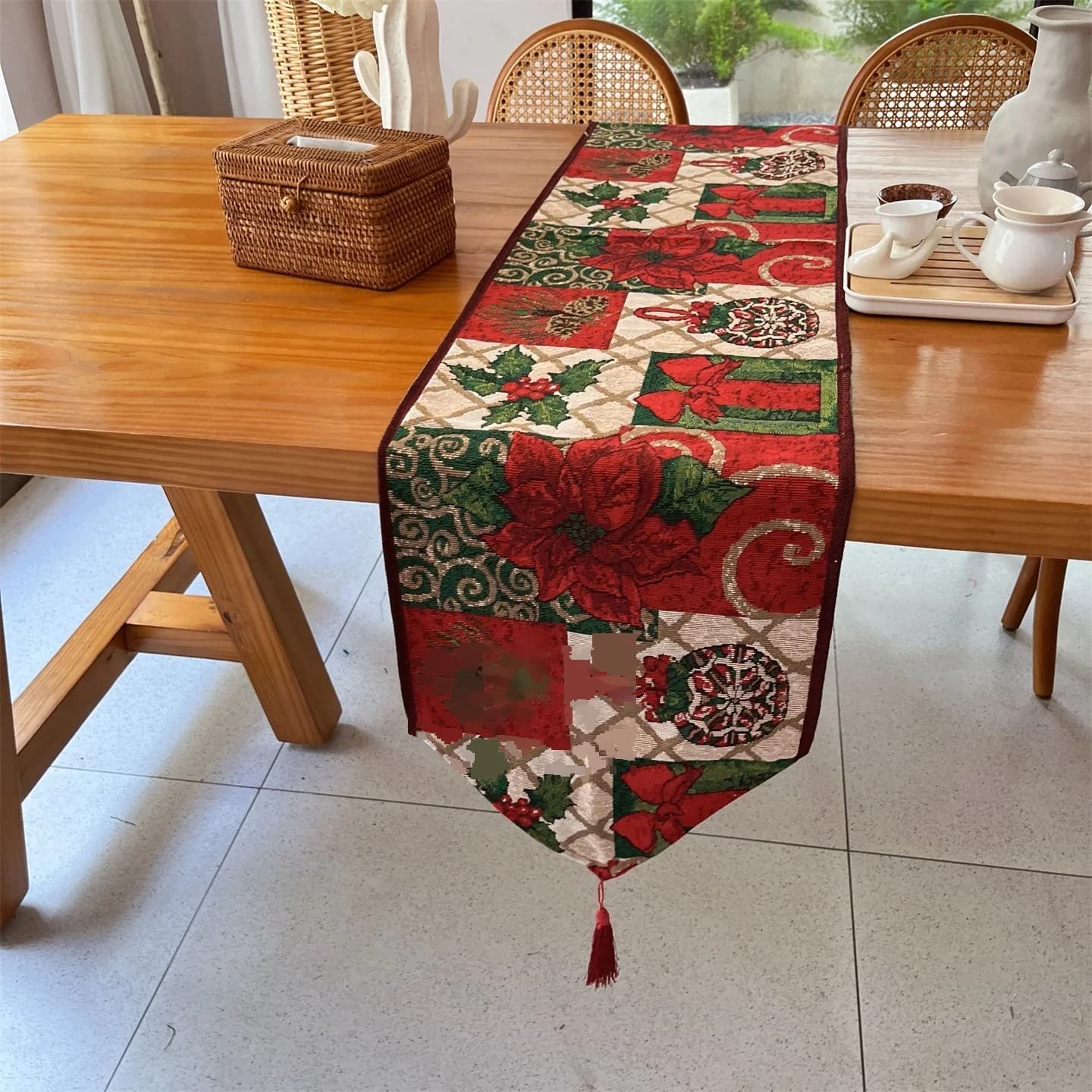 Chemin de table de Noël rouge à fleurs