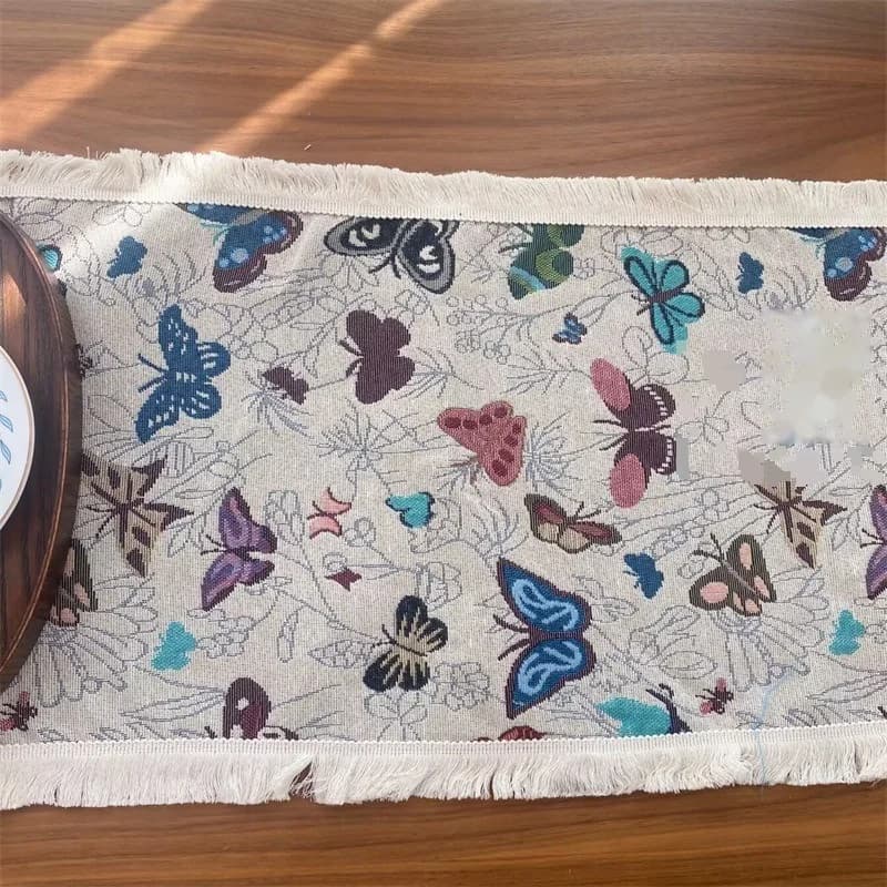 Chemin de table style campagne américaine en coton et lin, motif floral et glands