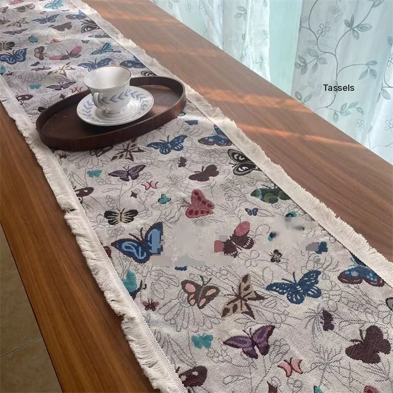 Chemin de table style campagne américaine en coton et lin, motif floral et glands