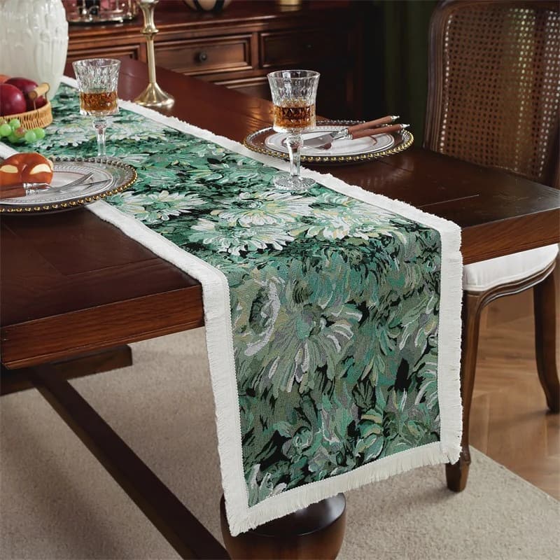Chemin de table style campagne américaine floral en coton et lin avec glands
