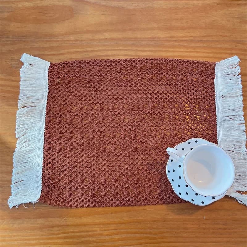 Chemin de table rustique en dentelle de coton avec pompons