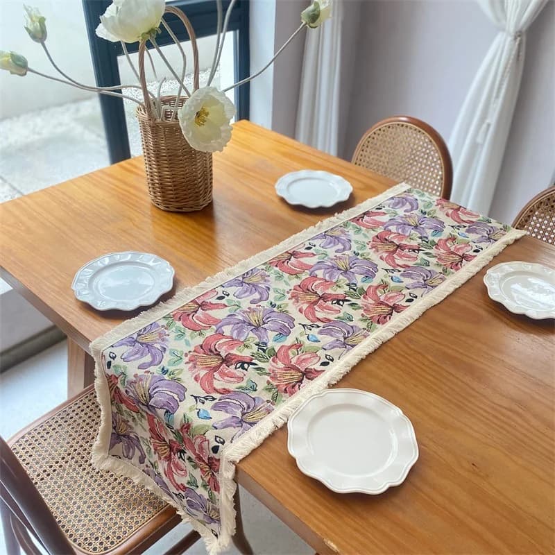 Chemin de table en mélange coton et lin jacquard, motif floral nordique